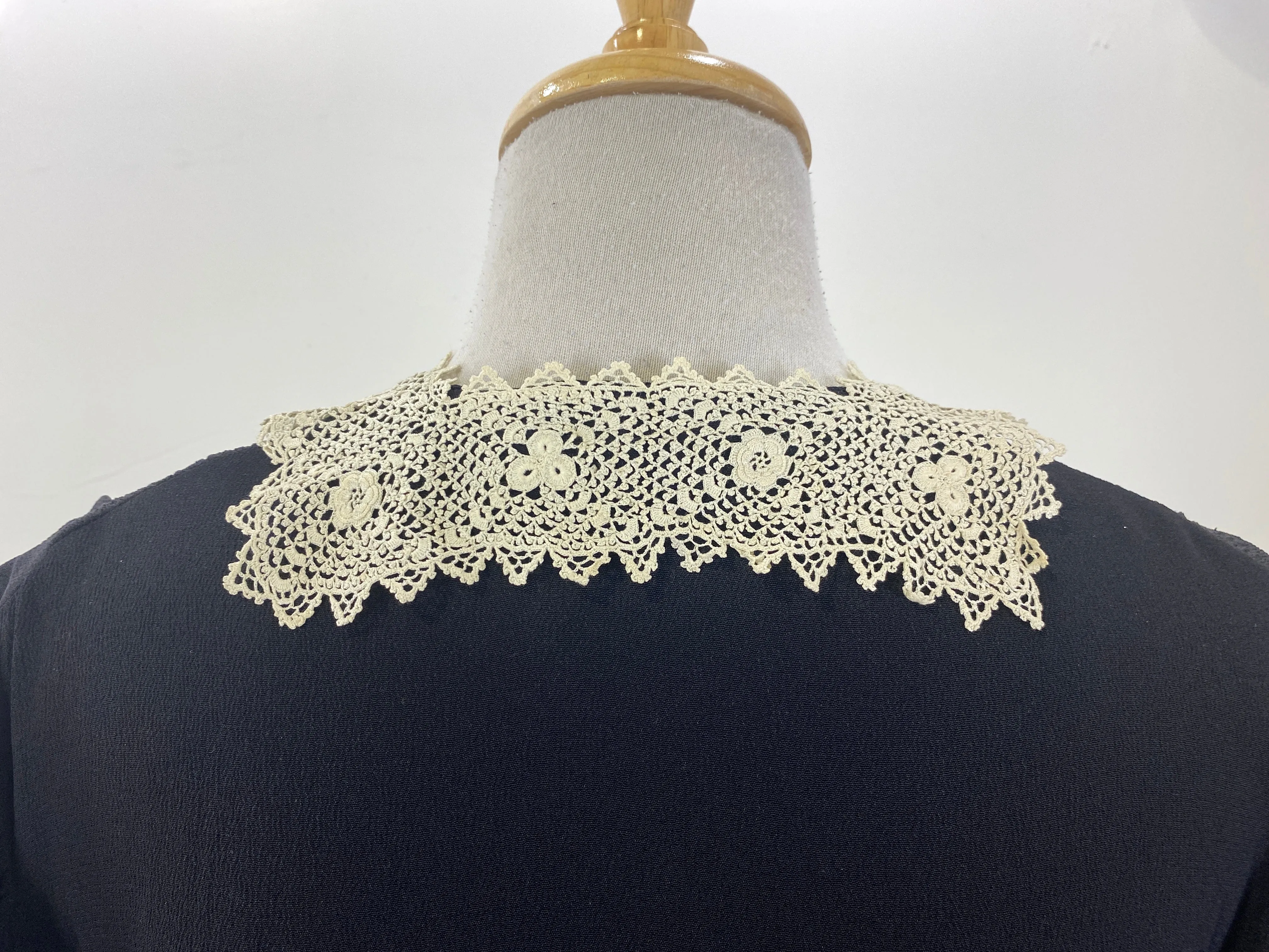 Antique 1910s Cream Irish Crochet Lace Square Collar