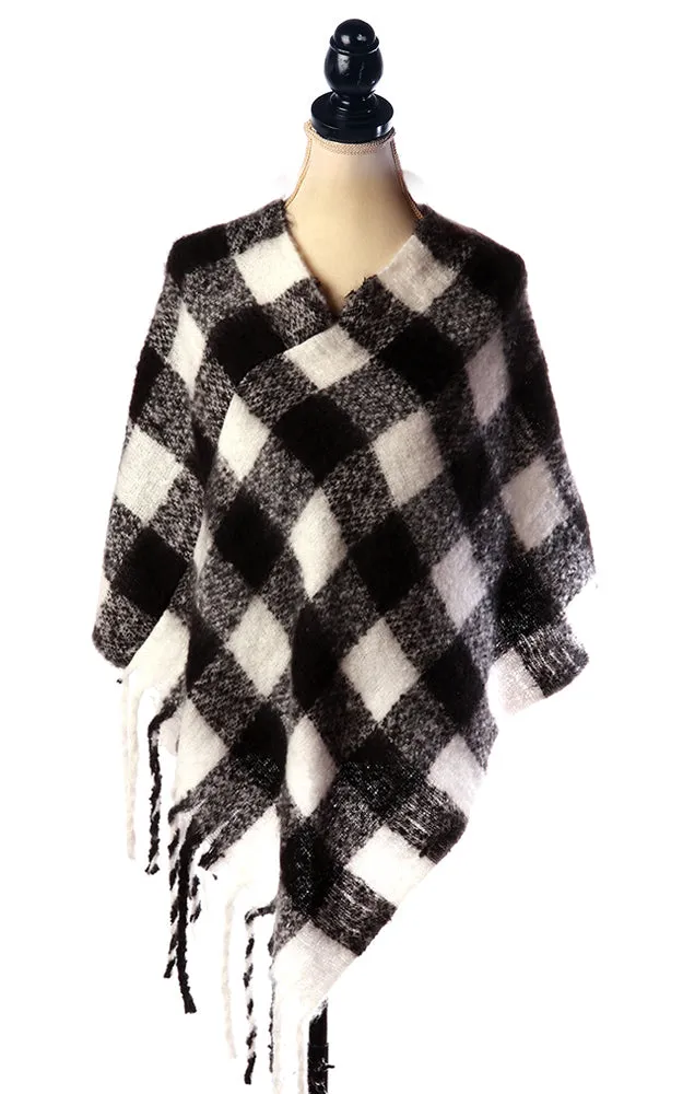 BAAP7628 / AV430 Buffalo Pattern Poncho with Tassel