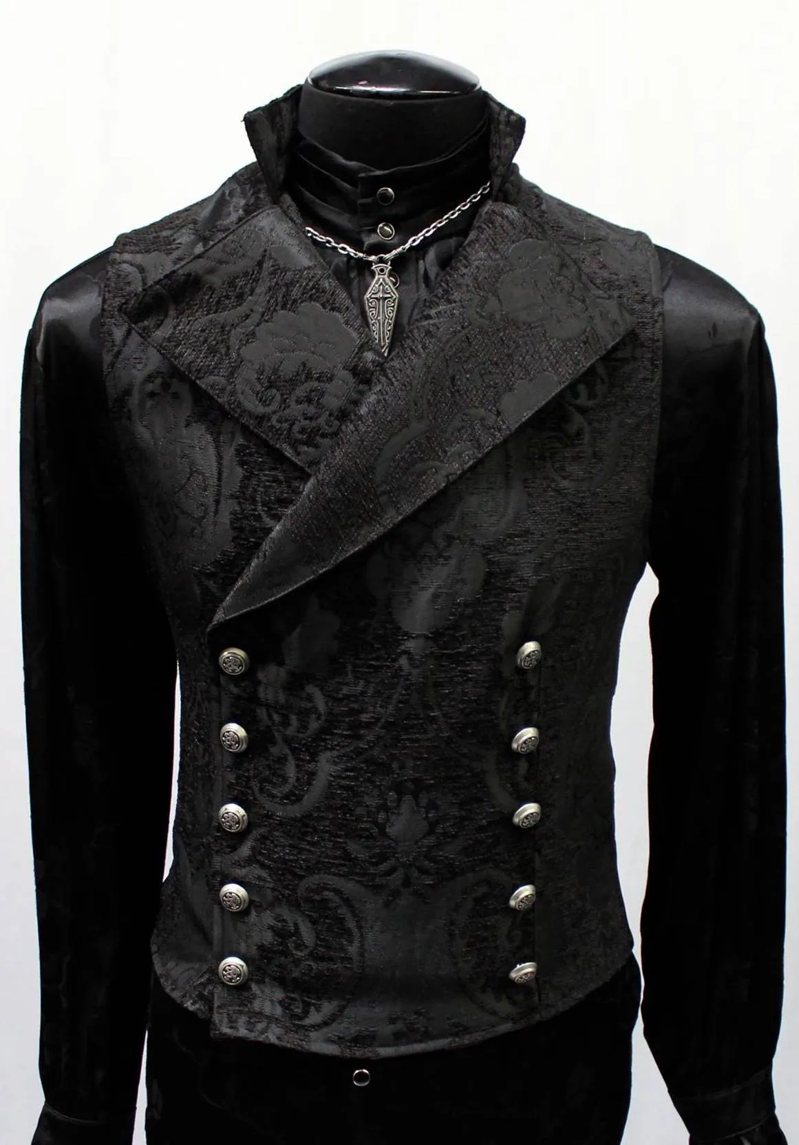 CAVALIER VEST - BLACK TAPESTRY