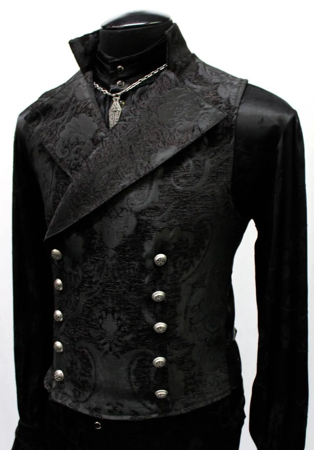 CAVALIER VEST - BLACK TAPESTRY