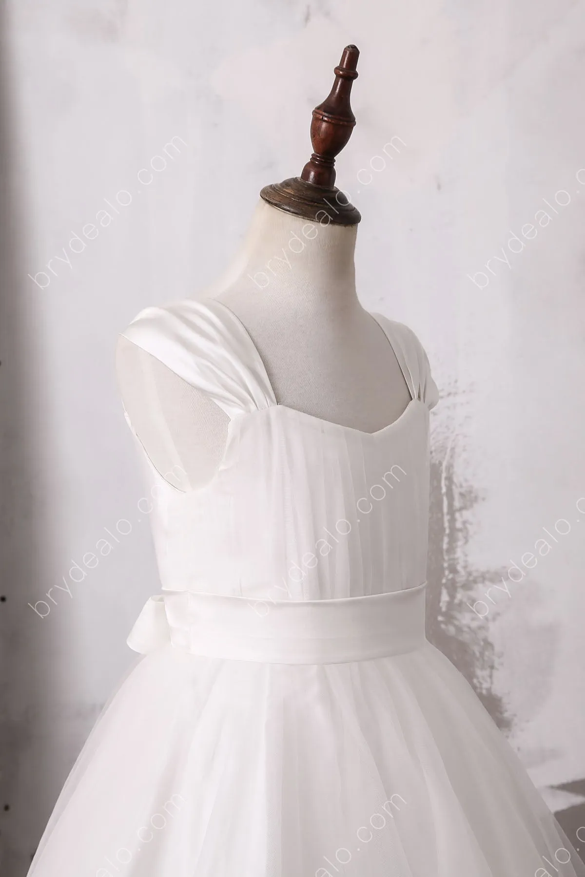 Cute Tulle Sleeveless Flower Girl Ball Gown For Wedding