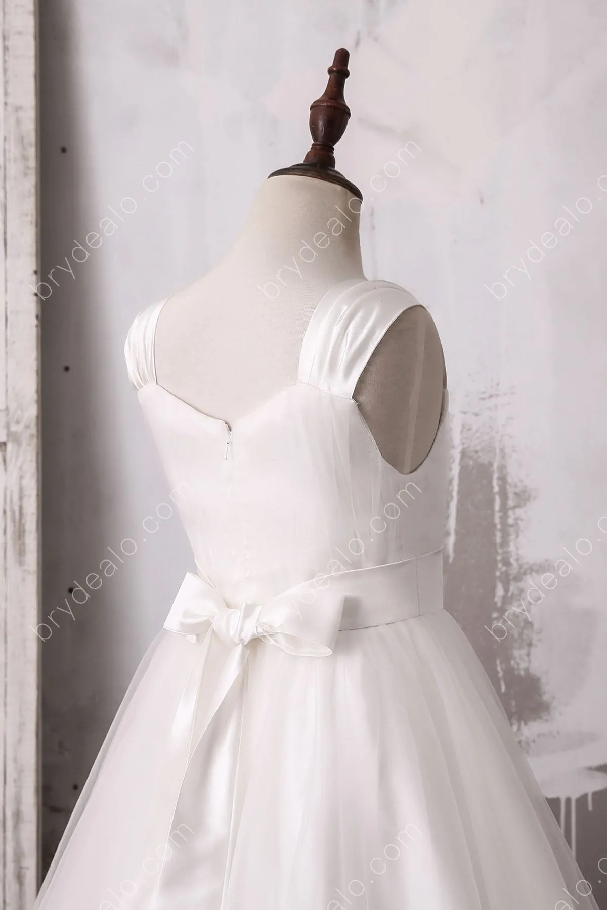 Cute Tulle Sleeveless Flower Girl Ball Gown For Wedding