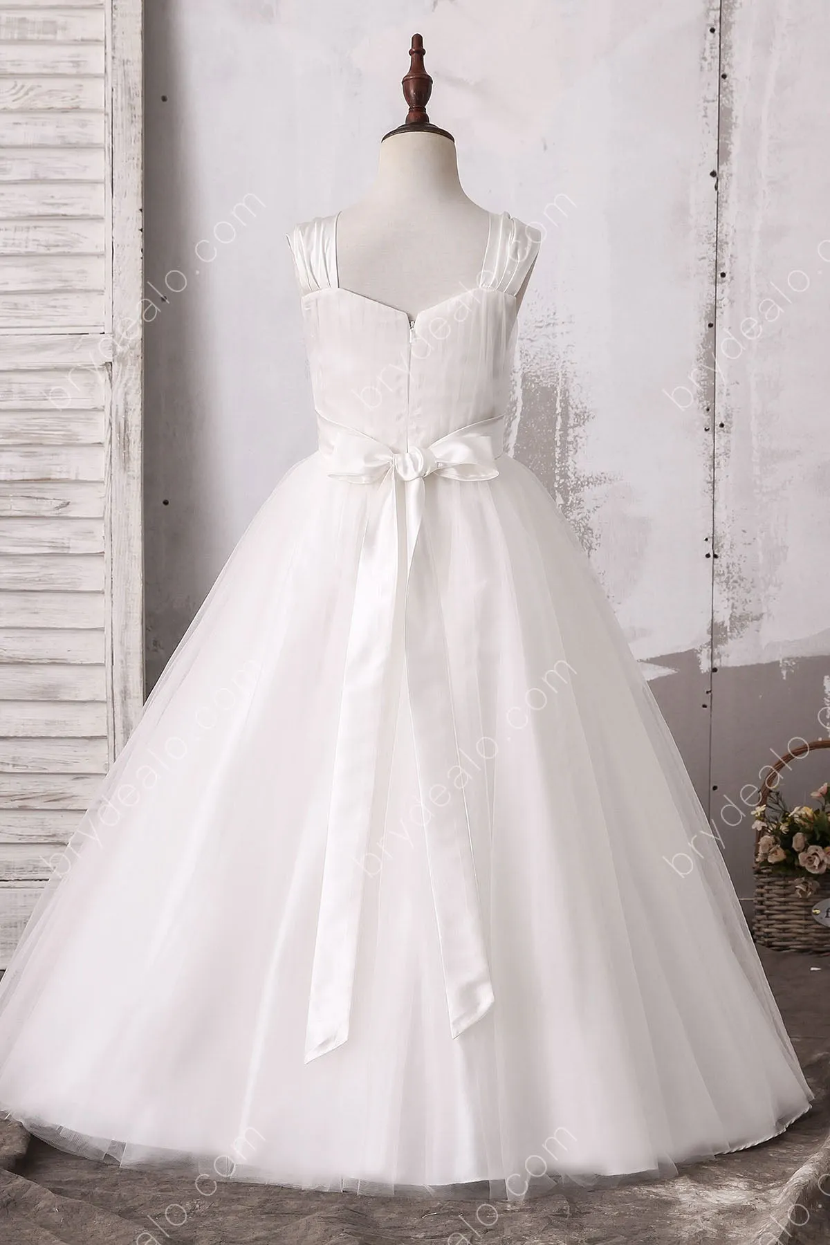 Cute Tulle Sleeveless Flower Girl Ball Gown For Wedding