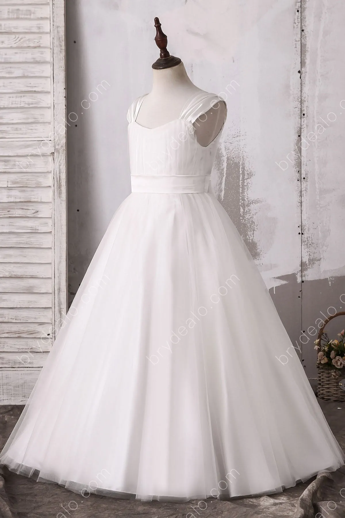 Cute Tulle Sleeveless Flower Girl Ball Gown For Wedding